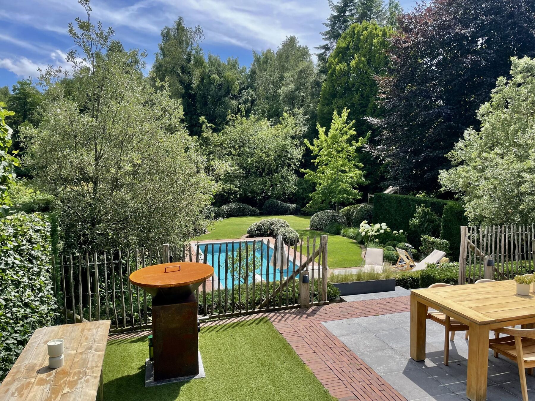Zwembadtuin met poolhouse