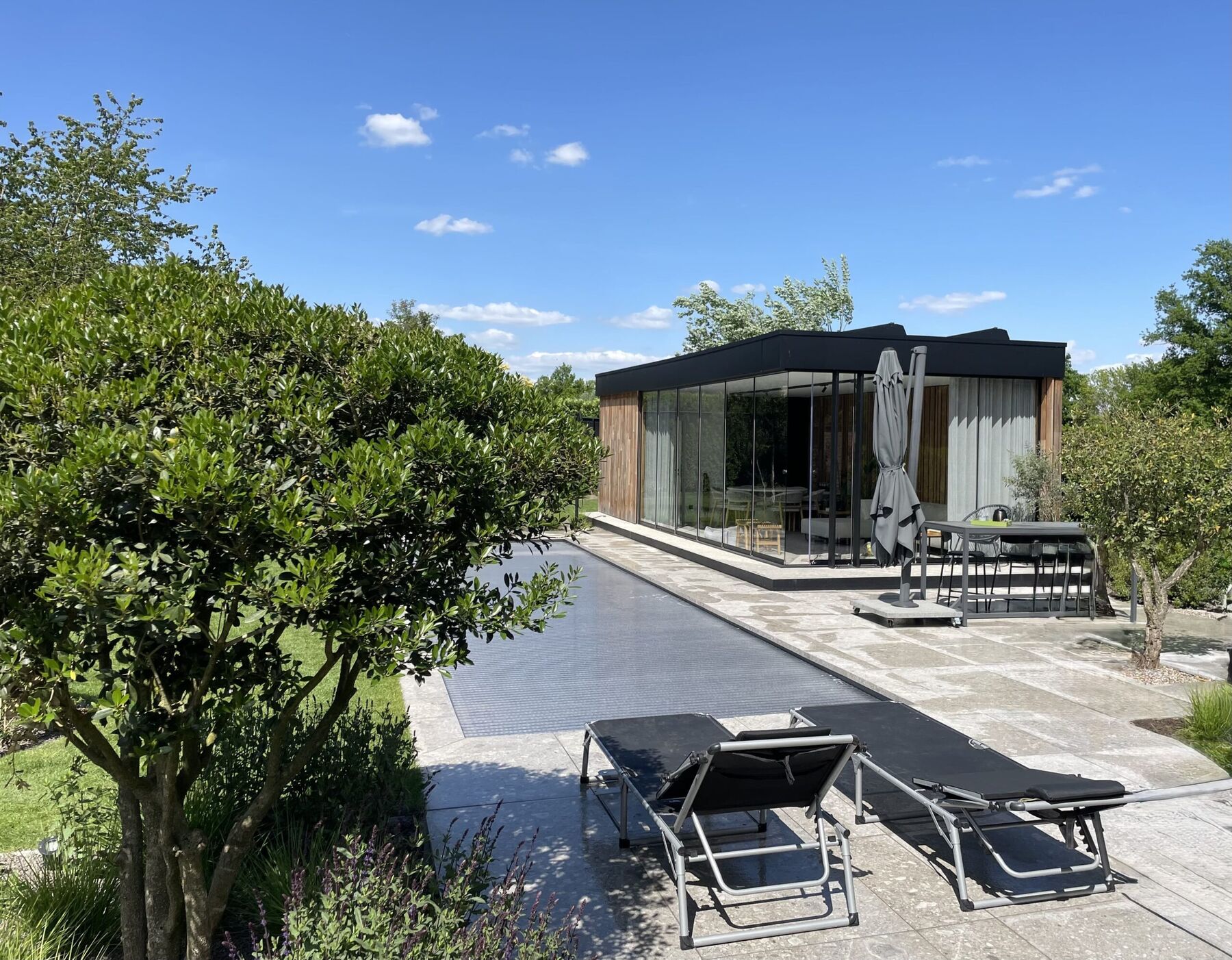 Zwembadtuin met poolhouse 3